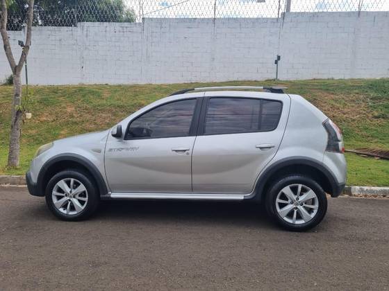 RENAULT SANDERO 1.6 STEPWAY 8V FLEX 4P MANUAL